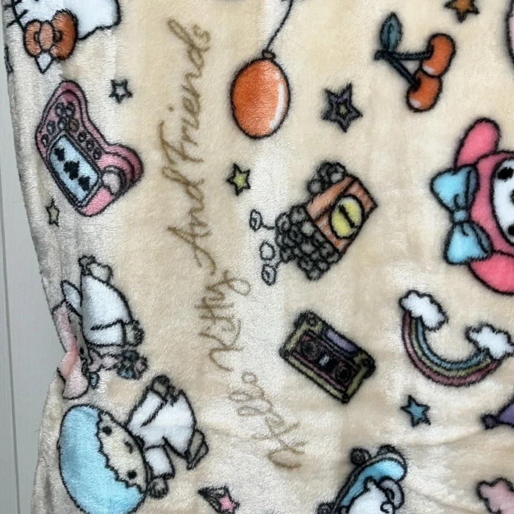 Hello Kitty and Friends throw blanket
